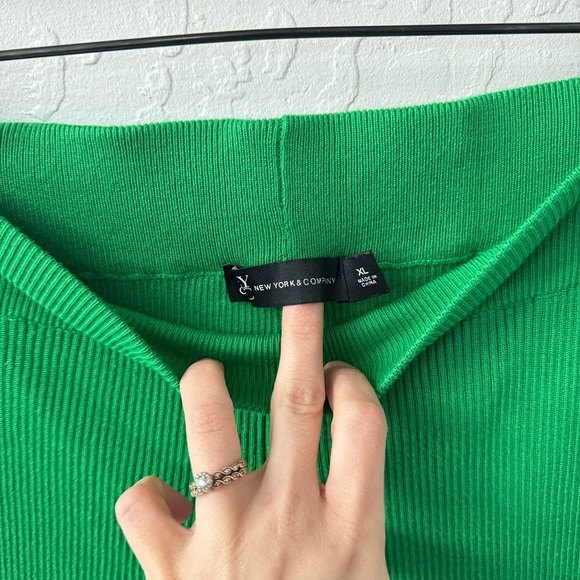 New York and Company Green Ribbed Flare Sweater Pull On Pants XL - Picture 4 of 8